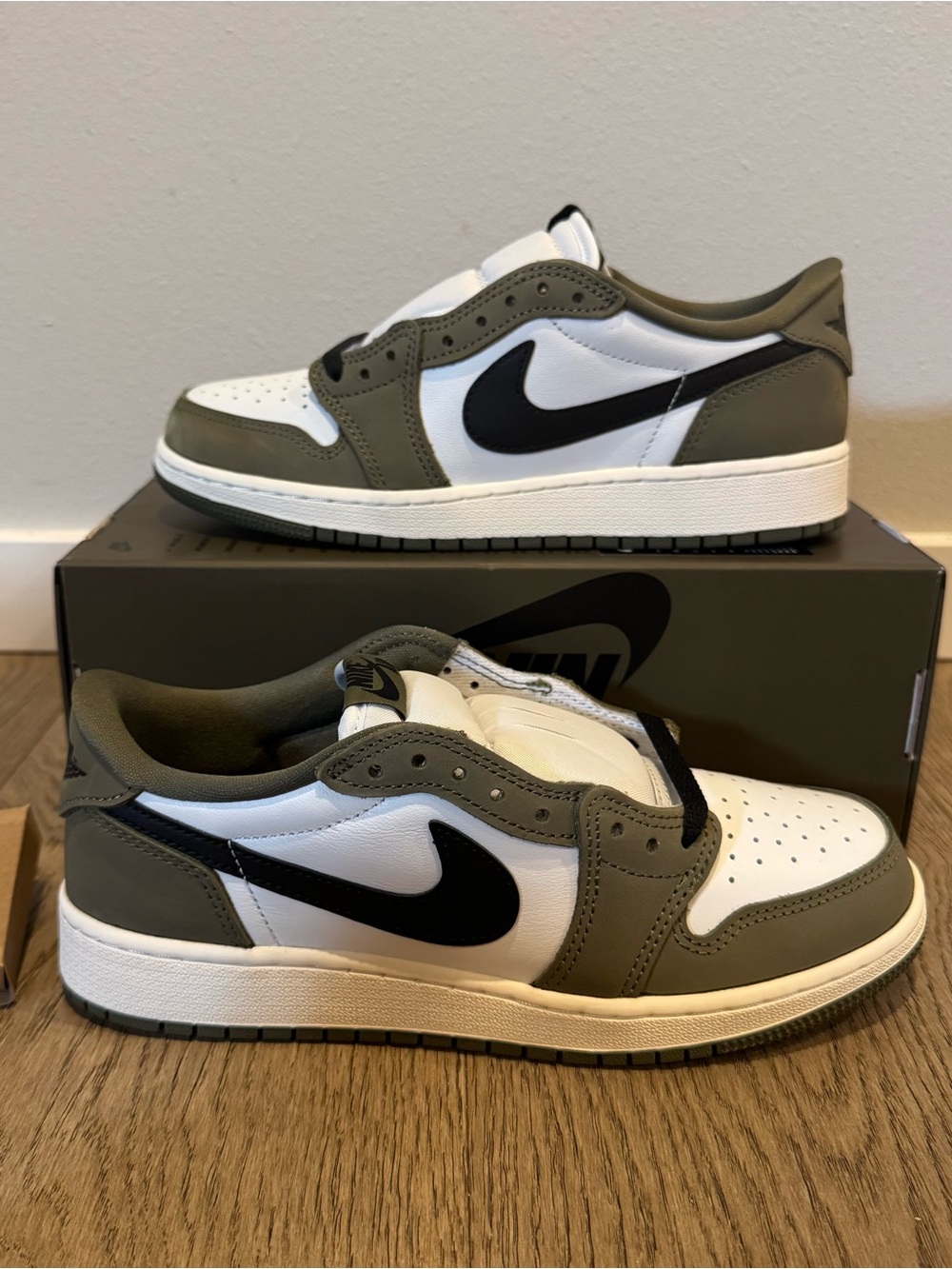 Air Jordan 1 Low Medium Olive White